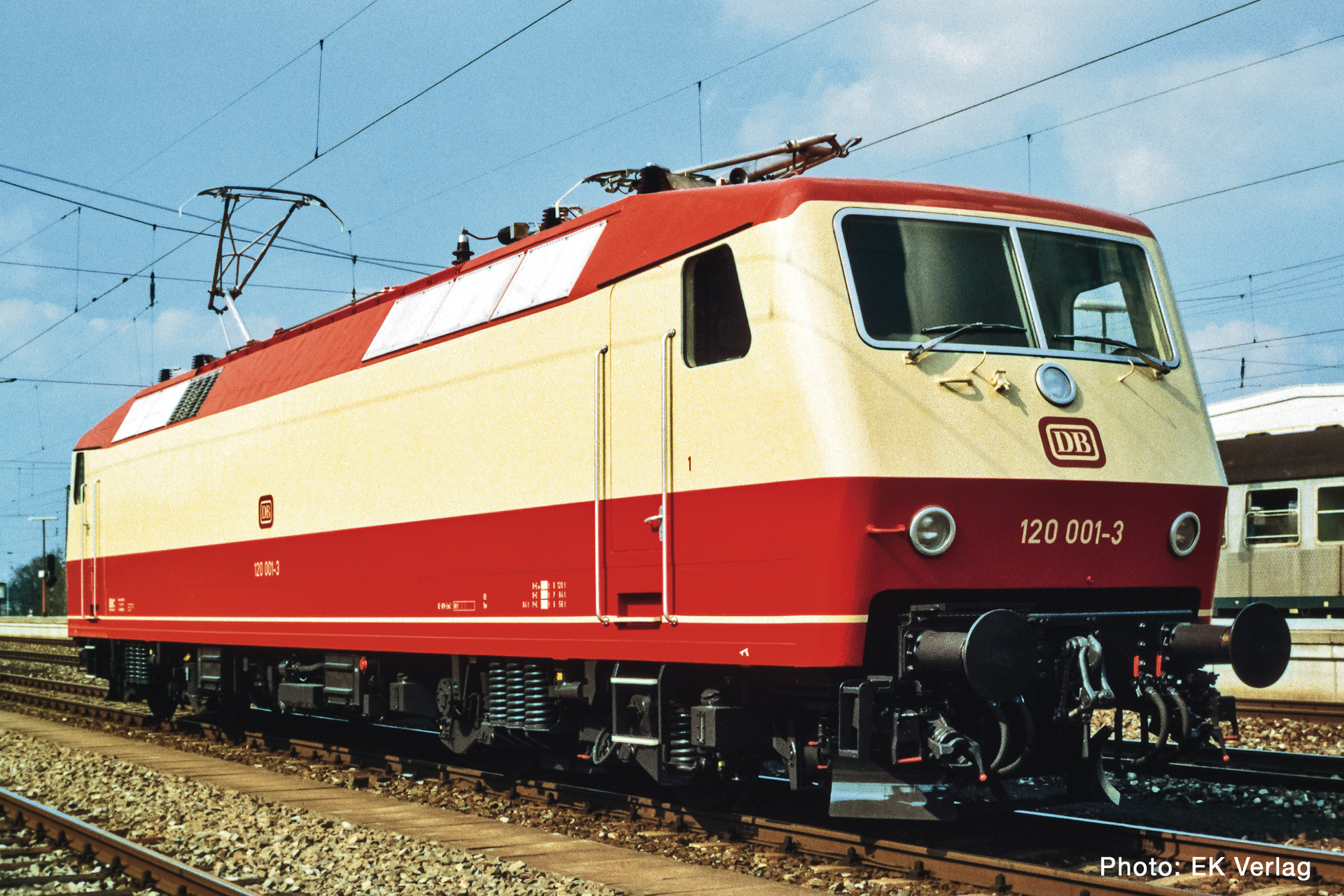 FLEISCHMANN 7570059 Elektrolokomotive 120 001-3, DB